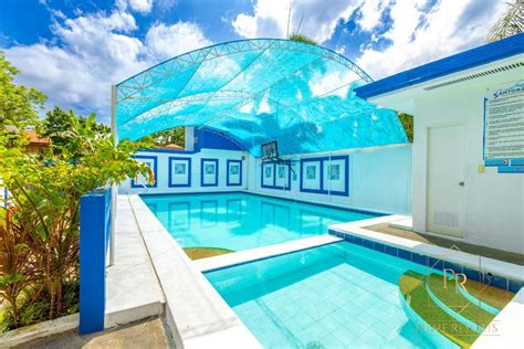 Sky Santorini Hot Spring Resort in Calamba .